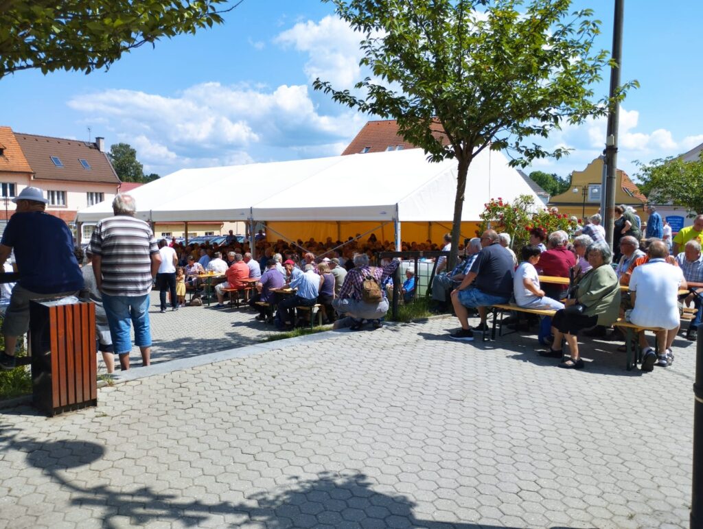 Babouci na blovickém náměstí