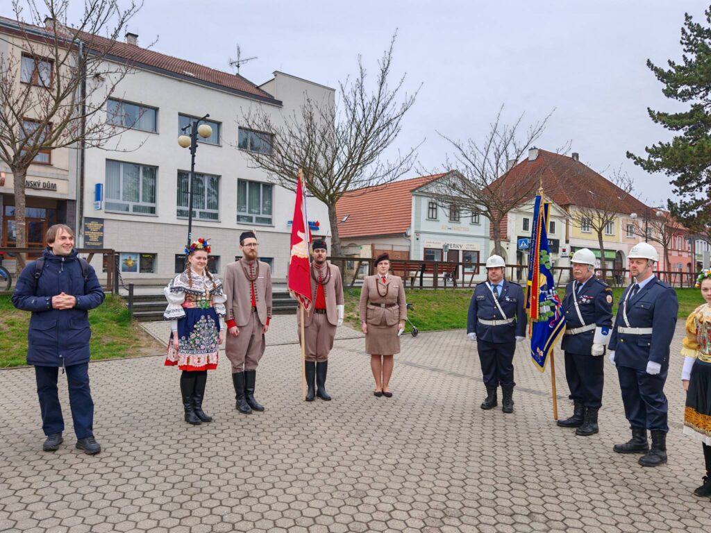 Blovice nezapomínají: Byli jsme u položení Kamenů zmizelých za oběti holocaustu
