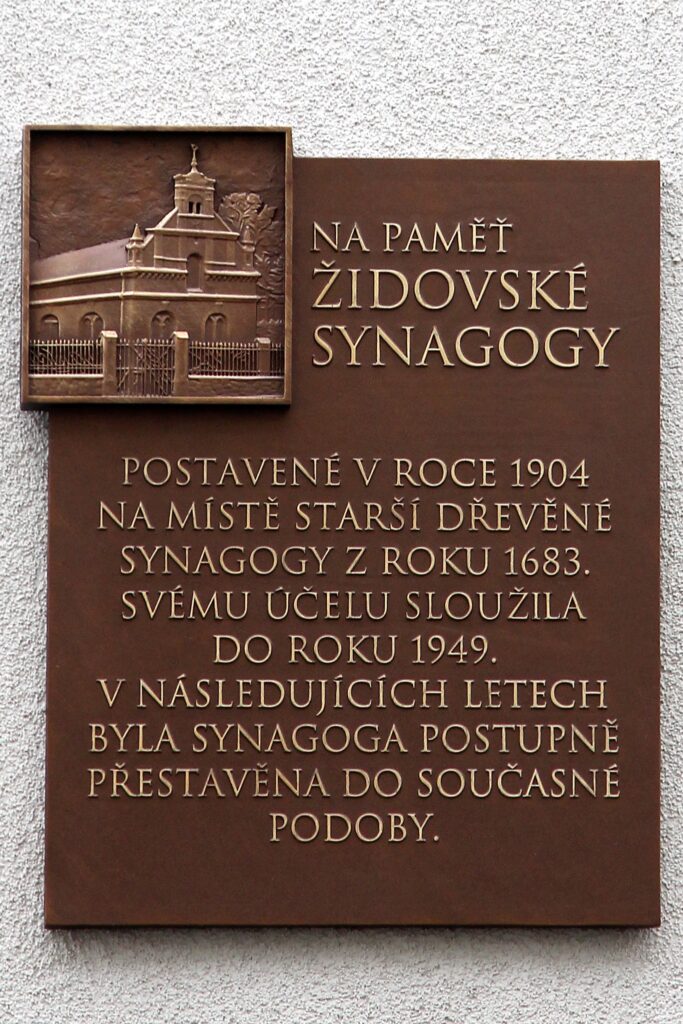 Blovice nezapomínají: Byli jsme u položení Kamenů zmizelých za oběti holocaustu